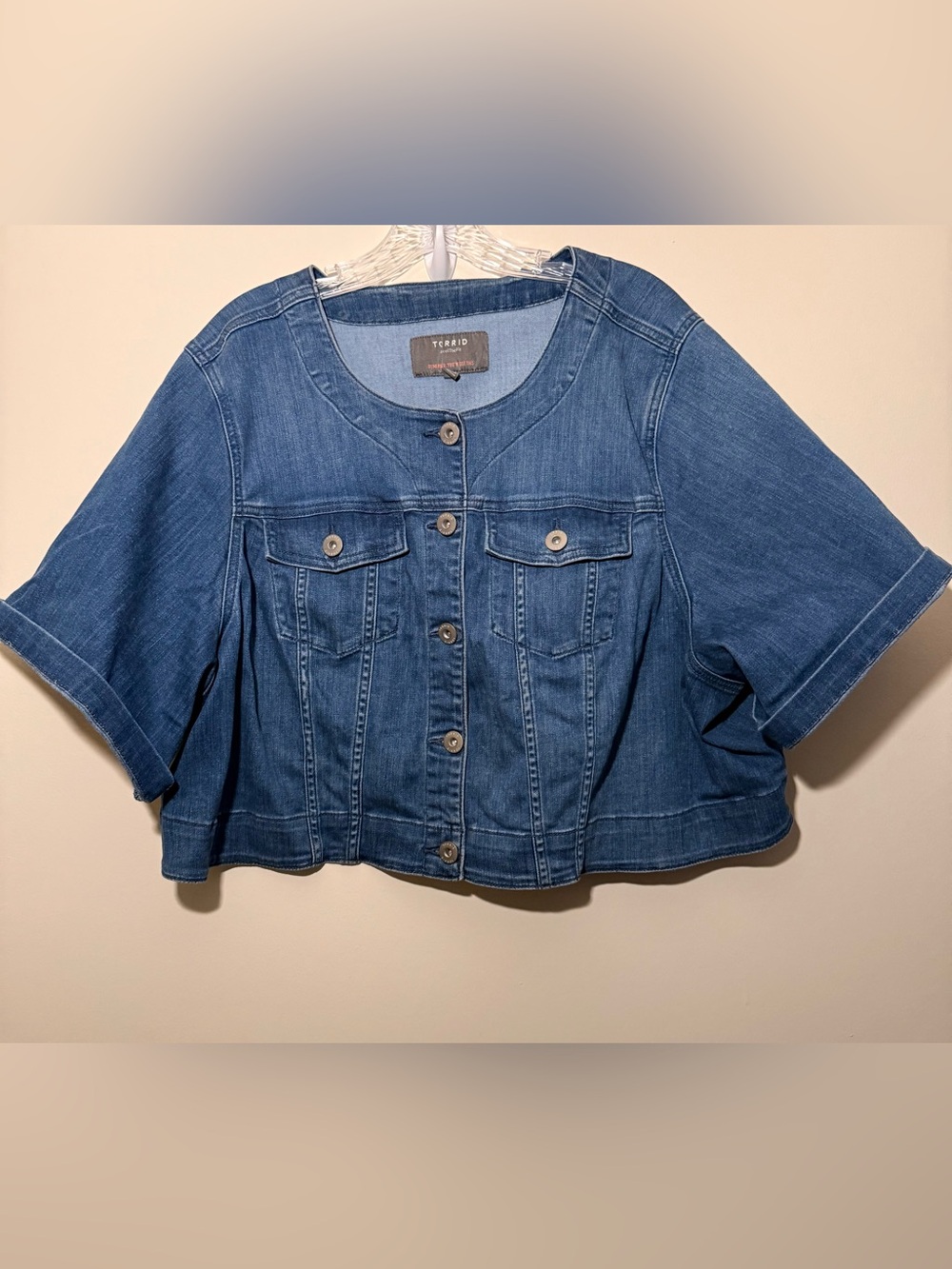 Pre-Loved Torrid Dark Blue Cropped Denim Jacket Size: 4 (26)